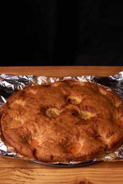 folyo maddeler tarçın, abricot, yumurta, un, süt ve şeker ile kayısı pasta pişmiş. Gıda fotoğraf