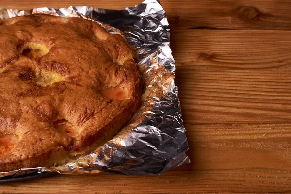 Folyo Maddeler Tarçın Abricot Yumurta Süt Şeker Ile Kayısı Pasta — Stok fotoğraf