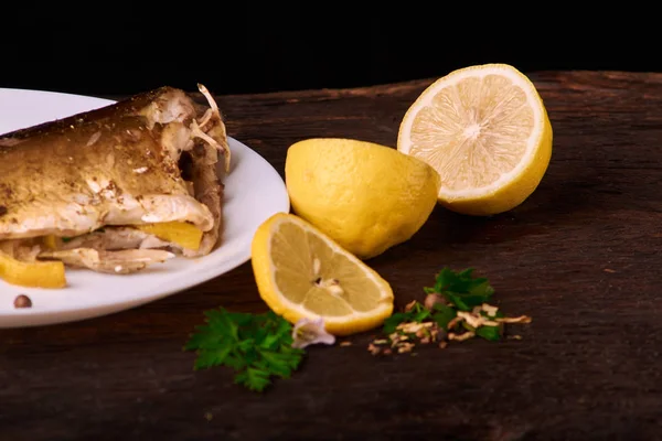 Appetizing Baked Fish Covered Juicy Lemons Garlic Salt Side — Stock Photo, Image