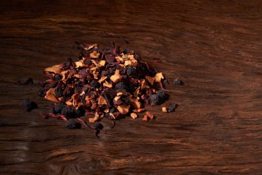 meyve ahşap izole zemin üzerine çay makinası