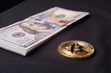 Şok Franklin ile yüz doları faturalarında altın bitcoin.