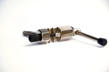 Zincir aracı bir beyaz arka plan kompozisyon içinde Bisiklete binme