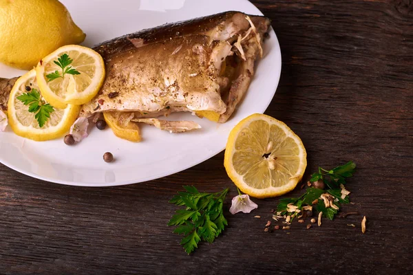 Baked Fish Lemon Spices Herbs White Plate Wooden Background — Stock Photo, Image