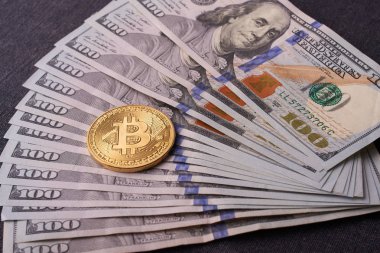 Şok Franklin ile yüz doları faturalarında altın bitcoin.