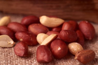 Aperatifler kırmızı fıstık fıstık yeme fıstık aperatifler fındık fıstık kızarmış. İyi Cuma dinlenme kavramı