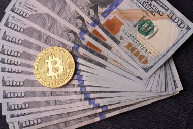 Şok Franklin ile yüz doları faturalarında altın bitcoin.