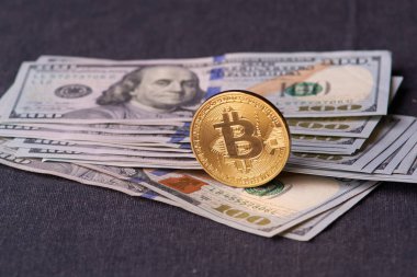 Şok Franklin ile yüz doları faturalarında altın bitcoin.