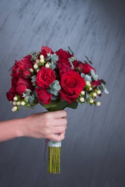 Düğün buequet kırmızı çiçeklenir. Botanik stil kavramı. Yakın çekim