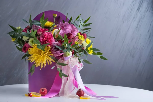 Bouqet Flores Caixa Não Tonificado Com Cor Natural Flores Coloridas — Fotografia de Stock