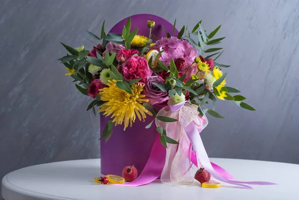 Blumenstrauß Aus Flieder Mit Hortensien Rosen Santini Und Aster — Stockfoto