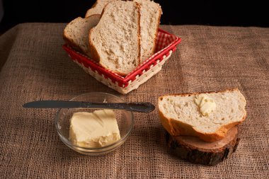 teasty eve yiyecek ekmek ve tereyağı kavramı yakın çekim