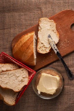 Tereyağlı ekmek. Ev yapımı gıda kavramı. Yakın çekim