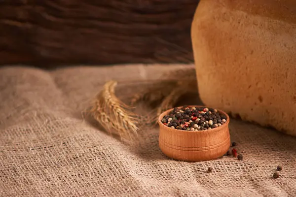 Peppercorns Tazón Madera Mesa Con Comida Estilo Rústico — Foto de Stock