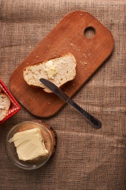 teasty ev gıda kavramı ekmek ve tereyağı masaya kadar yakın