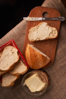 teasty ev gıda kavramı ekmek ve tereyağı masaya kadar yakın