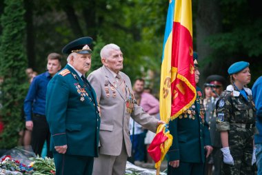 Eski 9 Mayıs 2018 yılında Kamianets-Podilskyi üzerinde zafer günü yıldönümü için ayrılmış festivaller sırasında madalya ile dekore edilmiş İkinci Dünya Savaşı gazileri