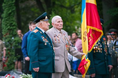 Eski 9 Mayıs 2018 yılında Kamianets-Podilskyi üzerinde zafer günü yıldönümü için ayrılmış festivaller sırasında madalya ile dekore edilmiş İkinci Dünya Savaşı gazileri