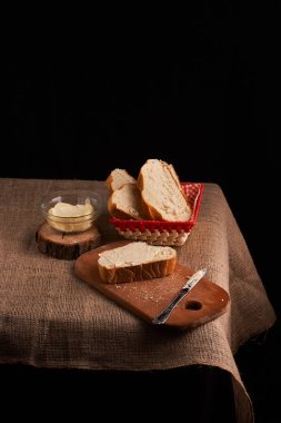 Tereyağlı ekmek. Ev yapımı gıda kavramı. Yakın çekim