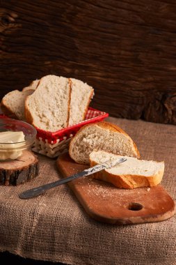 teasty ev gıda kavramı ekmek ve tereyağı masaya kadar yakın