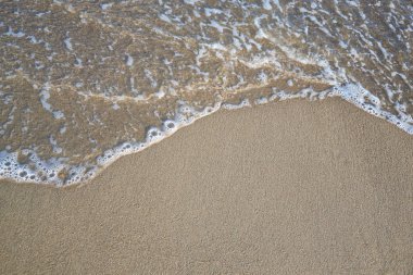 gökyüzü ve plaj kum yaz saati güneşi. Mutlu anlar