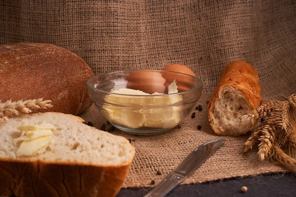 Breads and butter concept of teasty home food close up on table — Stock Photo, Image