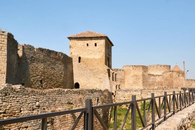 iyi yaz havasında ortaçağ kalesi. Mimari