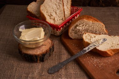 Tereyağlı ekmek. Ev yapımı gıda kavramı. Yakın çekim