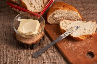 Tereyağlı ekmek. Ev yapımı gıda kavramı. Yakın çekim