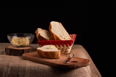 Tereyağlı ekmek. Ev yapımı gıda kavramı. Yakın çekim