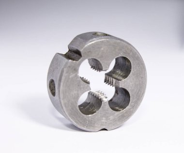 iş parçacığı kesme için ölmek