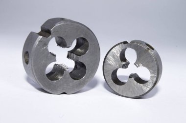 iş parçacığı kesme için ölmek