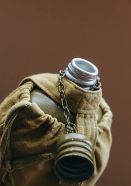 Bir askeri su şişesi