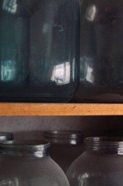 Cam Kavanoz içinde toz raf