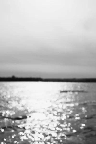 Schwarz Weißes Landschaftsbild Von Wasser — Stockfoto