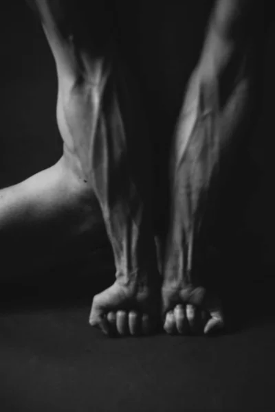 Detalles Del Cuerpo Retrato Blanco Negro Del Hombre Foto Blanco —  Fotos de Stock