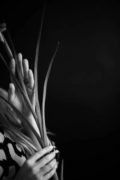 Preto Branco Arte Moda Surrealista Retrato Mulher Bonita Detalhes Corpo — Fotografia de Stock
