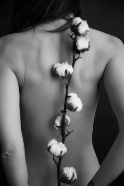 Czarno Biały Moda Sztuka Surrealistyczny Portret Pięknej Kobiety Szczegóły Ciała — Zdjęcie stockowe