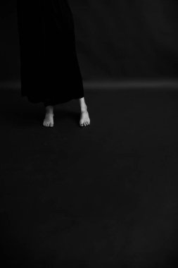 Genç bir kadının dramatik portresi