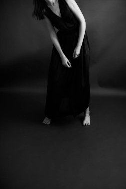 Genç bir kadının dramatik portresi