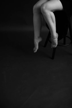 Genç bir kadının dramatik portresi