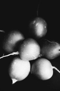 Sebzeler koyu arkaplanda