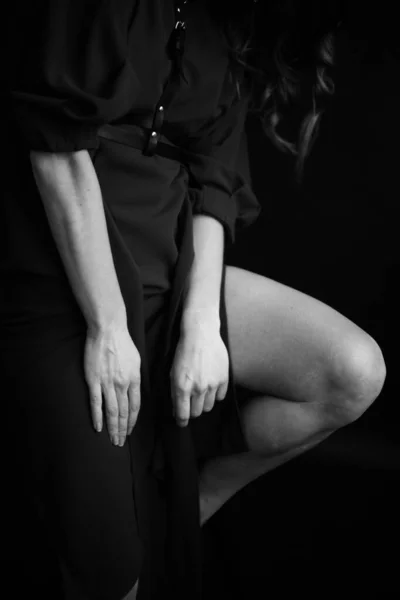 Güzel Bir Kızın Vücudu Moda Sanat Otantik Siyah Beyaz Fotoğraf — Stok fotoğraf