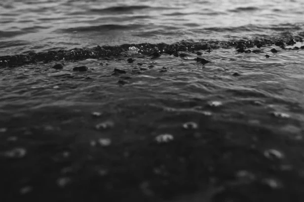Zbliżenie Tekstury Wody Gładkie Fale Wody Brzegu Krajobraz Zdjęcie Wody — Zdjęcie stockowe