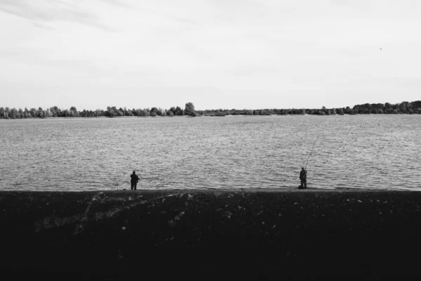 Dokusuna Yakın Çekim Kıyıdaki Pürüzsüz Dalgaları Suyun Manzara Fotoğrafı — Stok fotoğraf