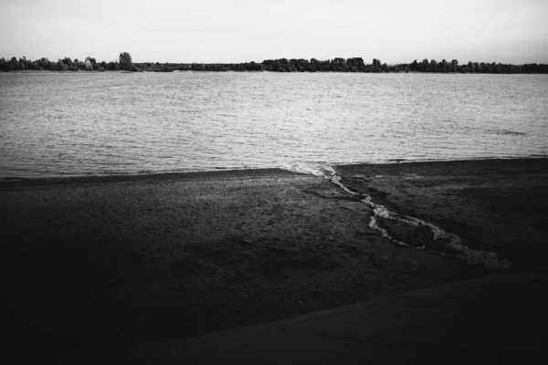 Крупный План Текстуры Воды Плавные Волны Воды Берегу Пейзажная Фотография — стоковое фото