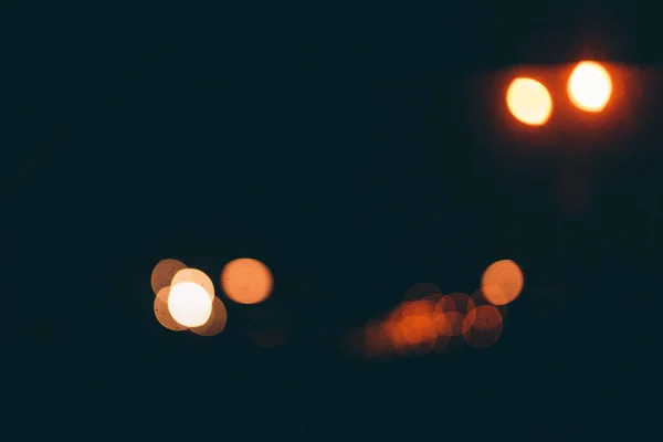 Ночная Городская Жизнь Дефокусе Эффект Цветного Боке Фоне Города — стоковое фото