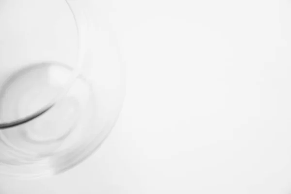 Glasvase Isoliert Auf Weiß Vorhanden Schöne Minimalistische Stillleben Schatten Und — Stockfoto