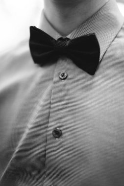 Renkli düğün fotoğrafı. Damadın düğün hazırlıkları ve aksesuarları. Düğün törenine hazırlanıyorum..