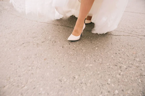 Γαμήλια Παπούτσια Της Νύφης Όμορφα Πρωινό Γάμου — Φωτογραφία Αρχείου