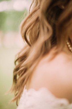 Gelinin detayları, düğün sabahı, düğün aksesuarları.